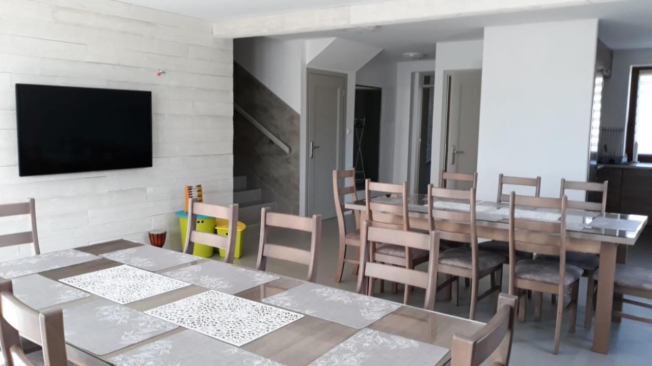Dom Z Basenem I Widokiem Na Lake Radun Ngoại thất bức ảnh